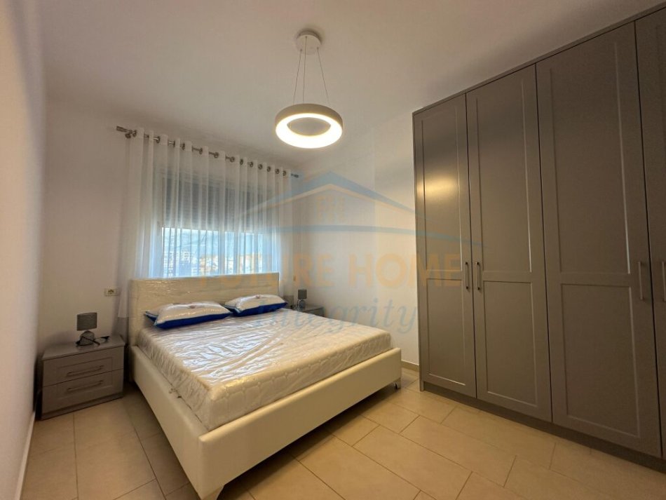 Tirane, jepet me qera apartament 3+1 Kati 6, 120 m² 600 € (Unaza e Re, Tiran)