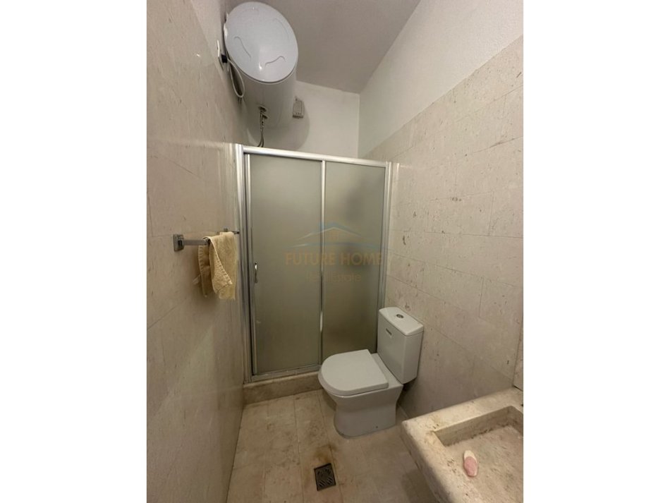 Tirane, jepet me qera apartament 3+1 Kati 7, 100 m² 800 € (Pazari I Ri)