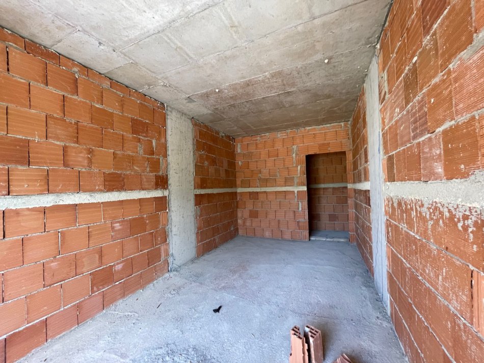 Tirane, shitet apartament 2+1+Ballkon Kati 3, 114 m² 270.000 € (Liqeni Thate)