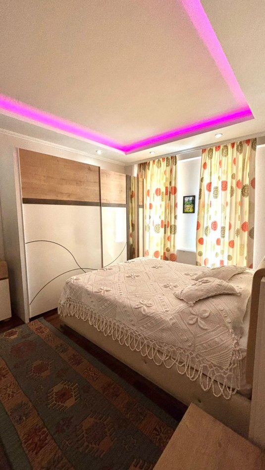 Tirane, jepet me qera apartament 2+1 Kati 3, 120 m² 1.200 € Ambasador 2