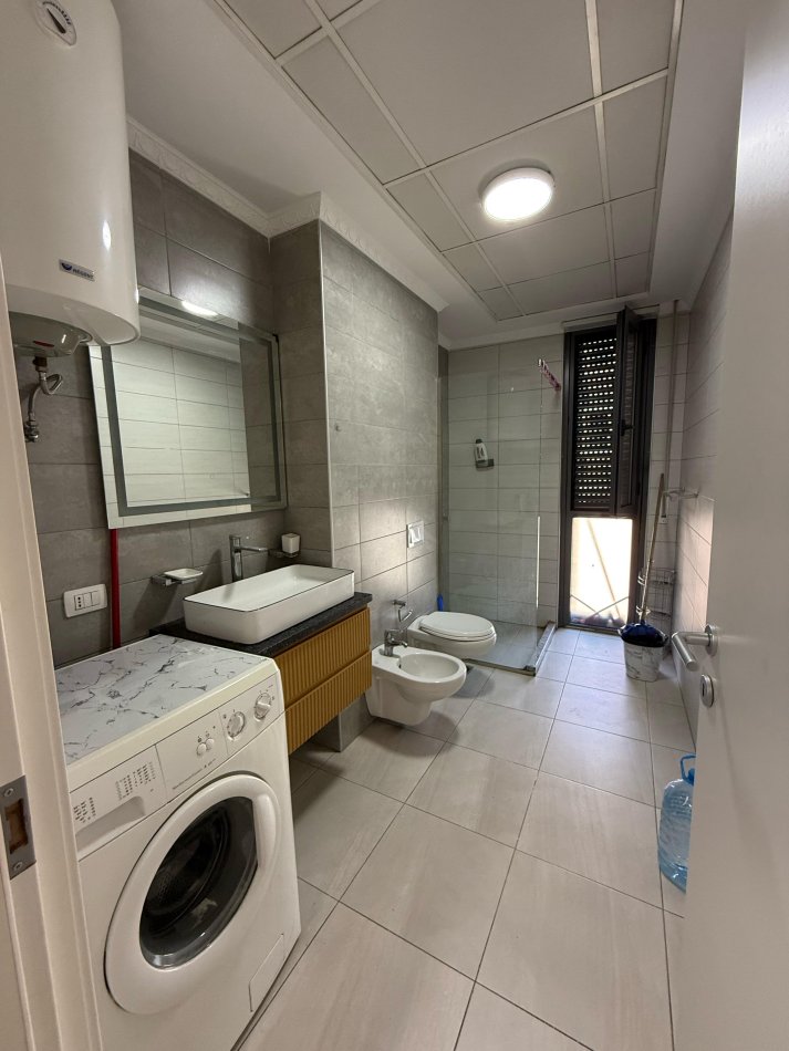 Tirane, jepet me qera apartament 2+1 Kati 6, 95 m² 700 € (Fiori Di Bosco)