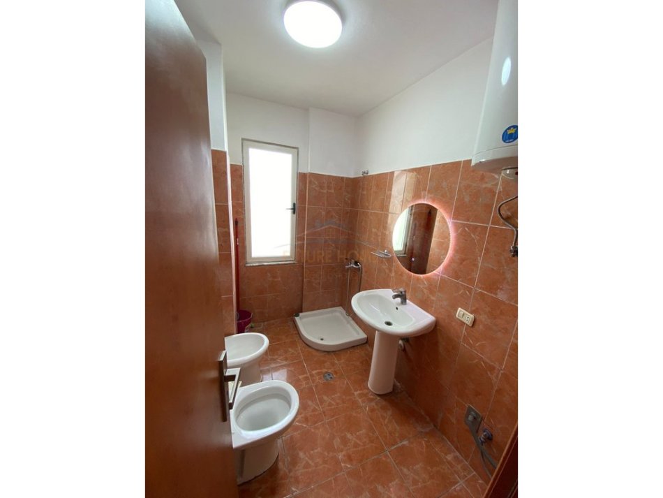 Tirane, jepet me qera apartament 2+1 Kati 3, 90 m² 600 € (kodra e djellit)