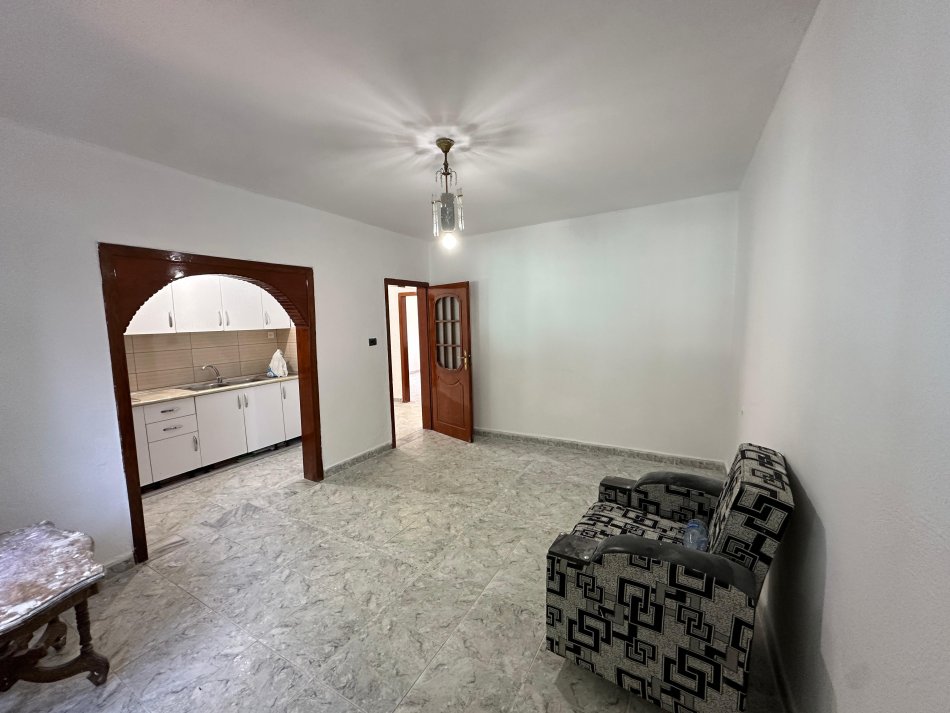 Durres, shes apartament 2+1+Ballkon Kati 2, 75 m² (OKAZION! SHITET APARTAMENT 2+1, STADIUMI DURRES.)