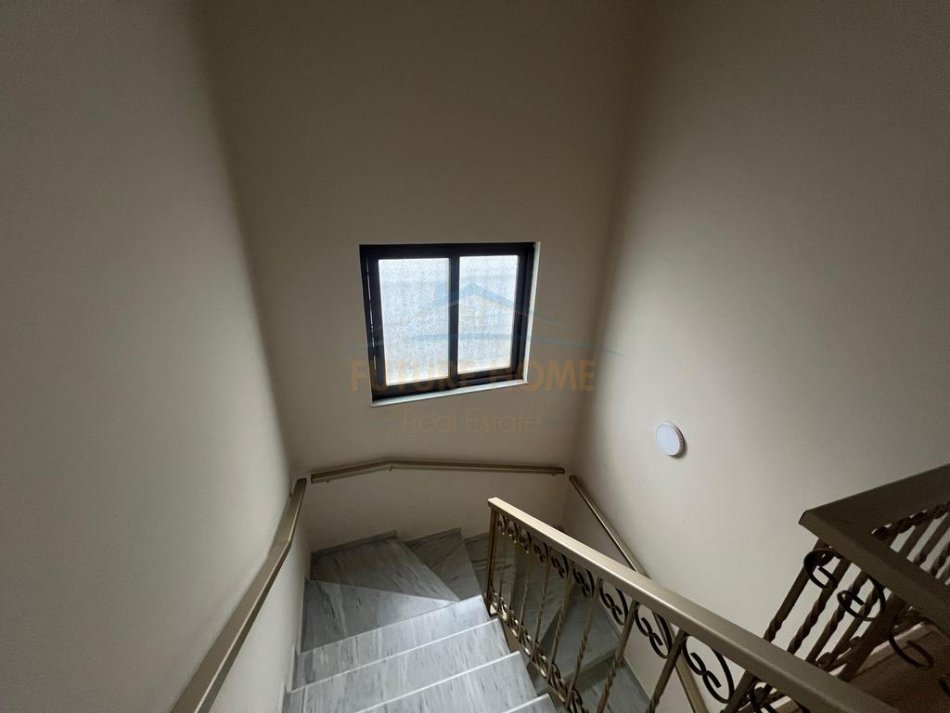 Tirane, jepet me qera 2 Katshe Kati 1, 1.200 € 