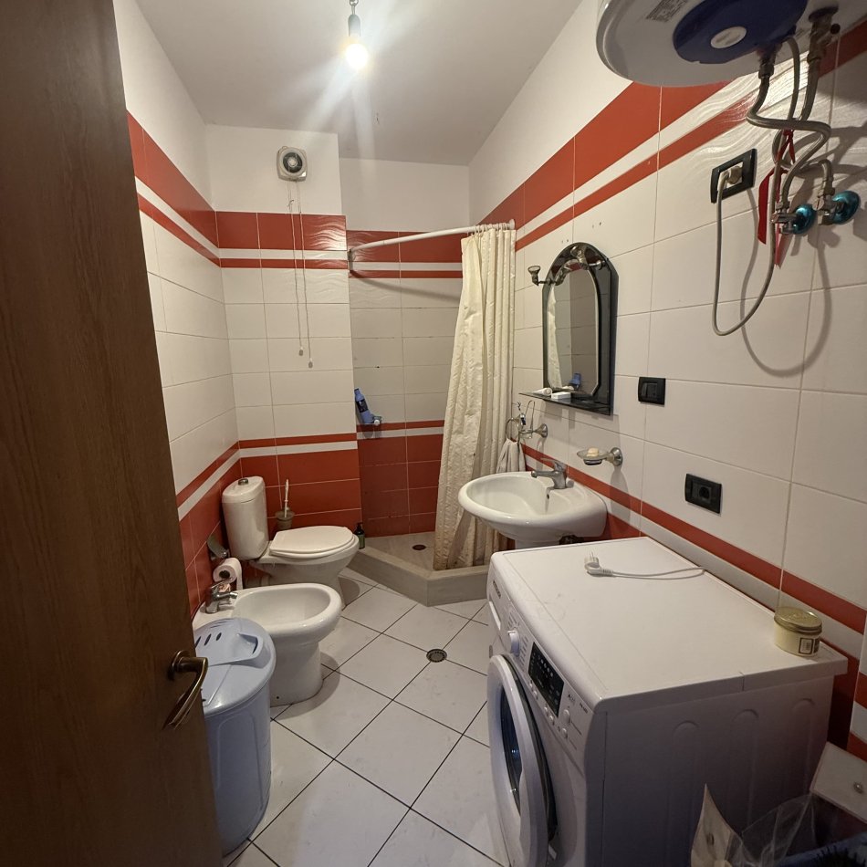 Tirane, shitet apartament 1+1+Ballkon , 66 m² 96.000 € 