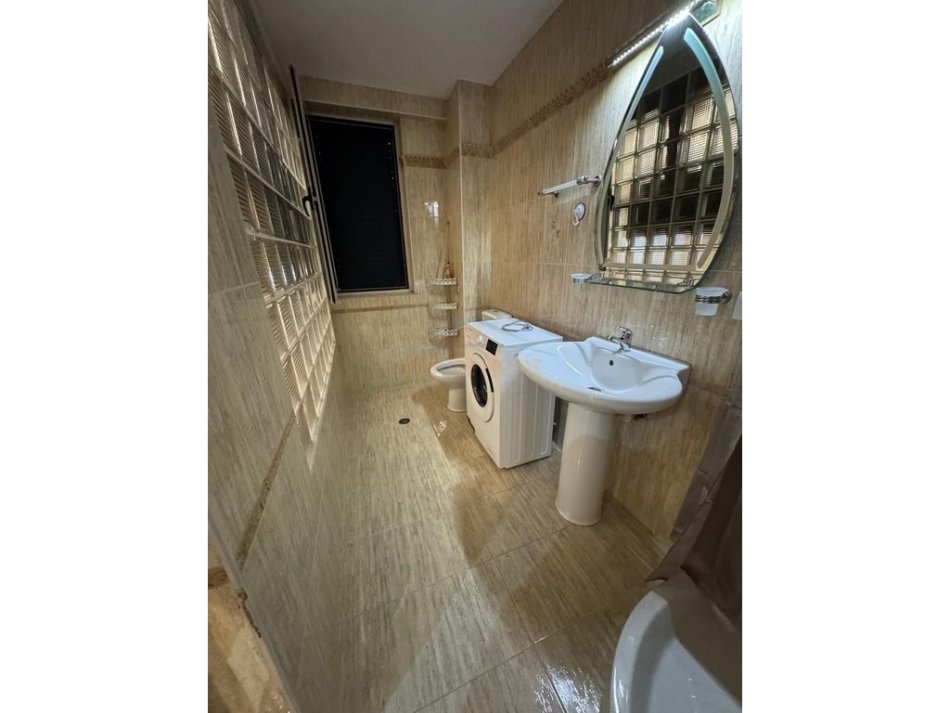 Tirane, jepet me qera apartament 1+1 Kati 4, 55 m² 600 € 