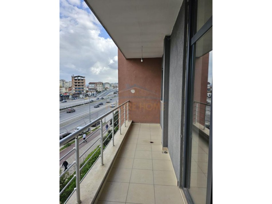Tirane, jepet me qera apartament 2+1 Kati 3, 124 m² 800 € 