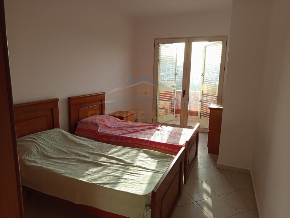 Tirane, jepet me qera apartament 2+1 Kati 5, 125 m² 450 € 