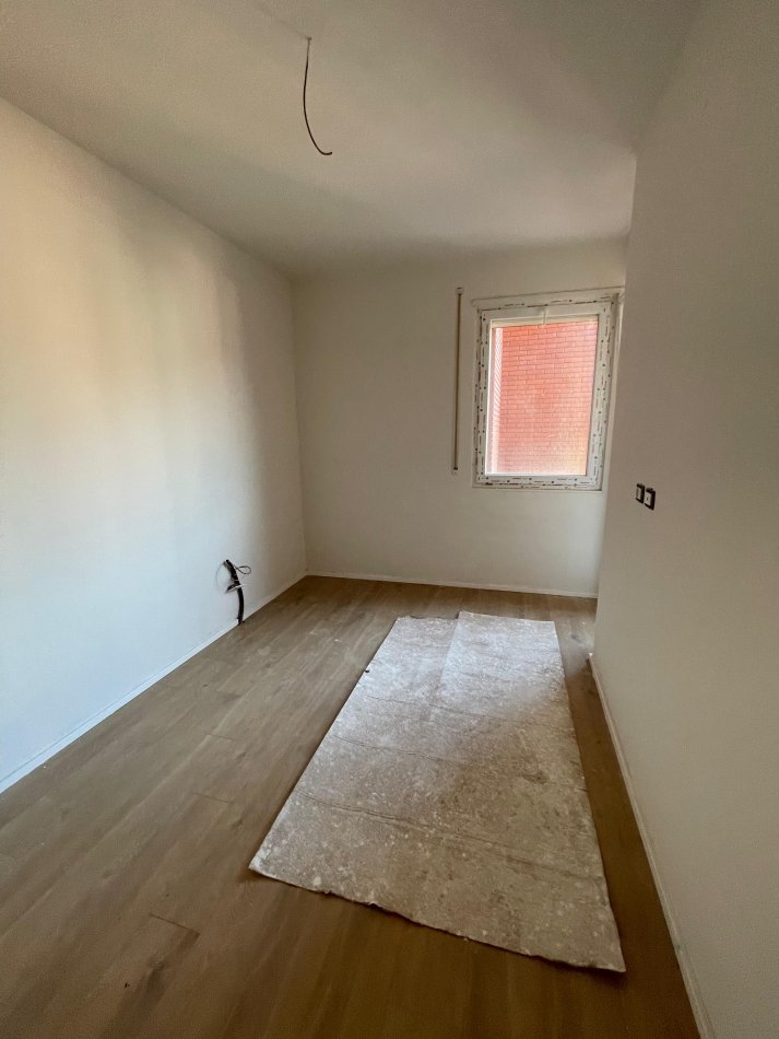 Tirane, shitet apartament 1+1 , 65 m² 96.000 € 