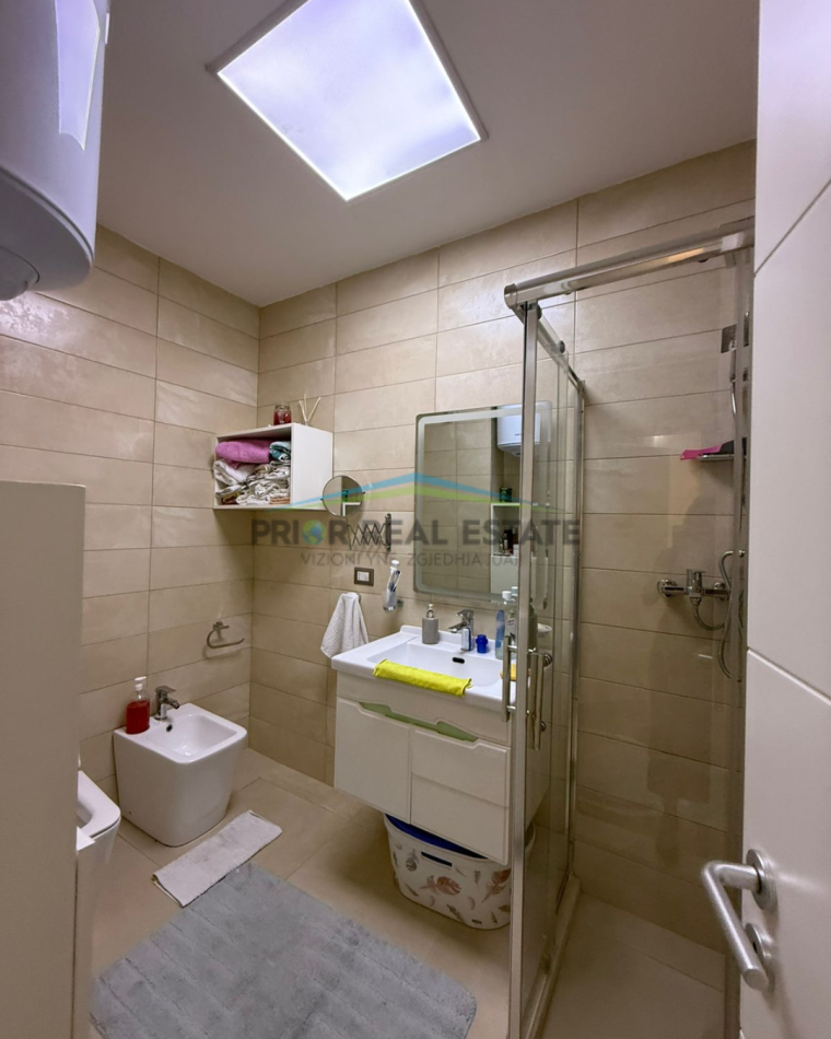 Tirane, jepet me qera apartament 2+1+Ballkon Kati 6, 93 m² 800 € (Don Bosko)