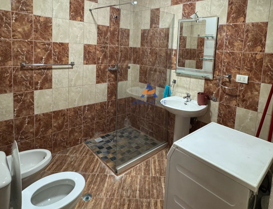 Tirane, jepet me qera apartament 2+1 Kati 4, 100 m² 400 € (NE FRESK)