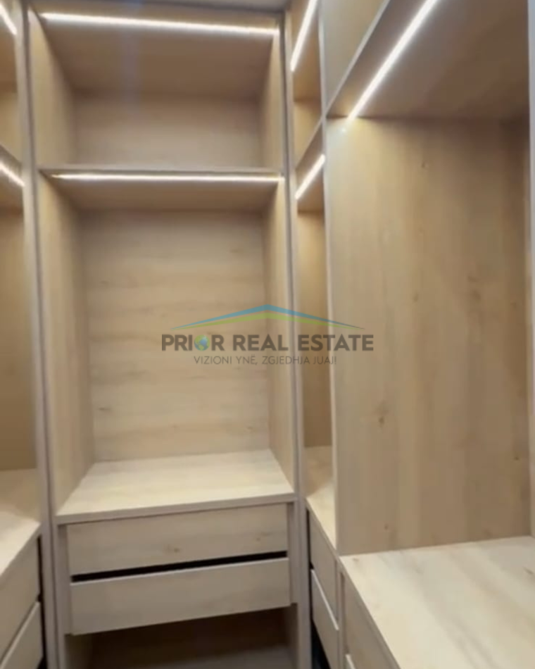 Tirane, jepet me qera apartament 2+1 Kati 9, 1.200 € (Zogu i Zi)