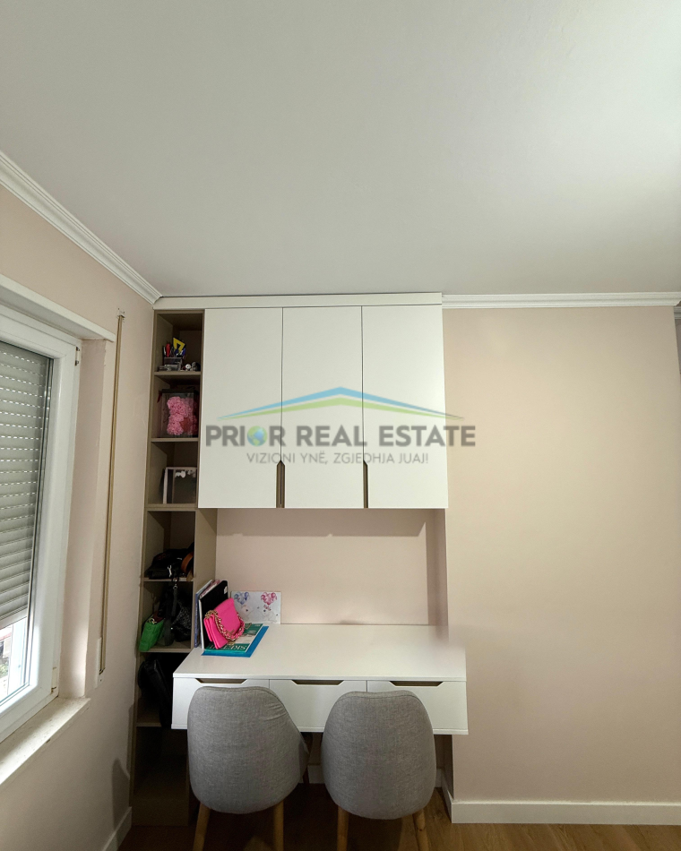 Tirane, jepet me qera apartament 2+1+Ballkon Kati 4, 110 m² 1.000 € (Rruga e Elbasanit)