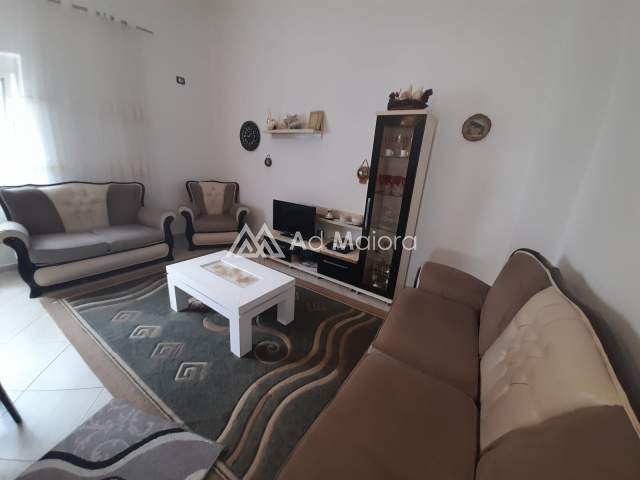 Durres, jepet me qera apartament 2+1 Kati 2, 100 m² 300 Euro (lagjja 5 durres)