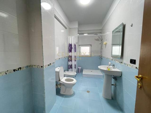 Tirane, shes apartament 1+1 104.000 Euro (Komuna e Parisit)