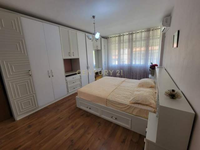 Tirane, jepet me qera apartament 2+1 Kati 4, 87 m² 400 Euro (Komuna e Parisit)