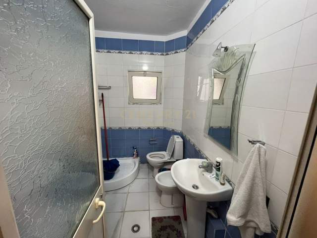 Tirane, jepet me qera apartament 2+1 Kati 2, 80 m² 400 Euro