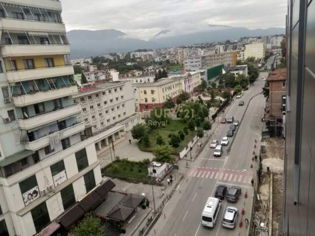 Tirane, jepet me qera apartament 1+1+BLK Kati 7, 110 m² 950 Euro (Rruga e Elbasanit)