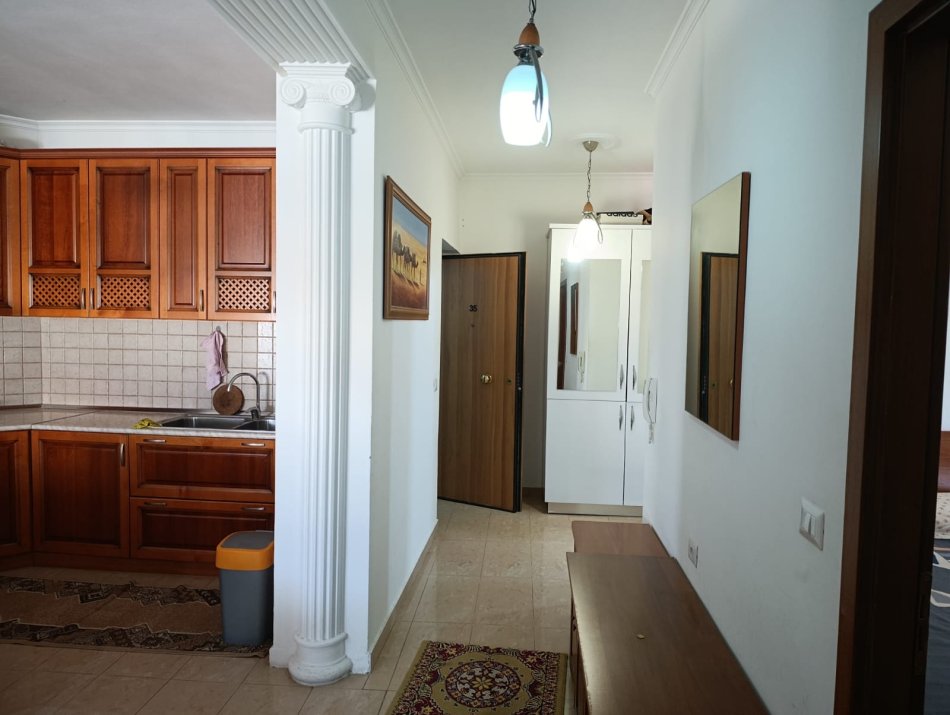 Tirane, jepet me qera apartament 2+1+Aneks Kati 8, 100 m² 600 € (Rruga Kavajes,prane Proper Pizza)