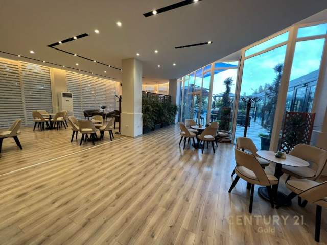 Tirane, jepet me qera ambjent biznesi Kati 6, 2.500 m² 20.000 Euro (liqeni i thate)