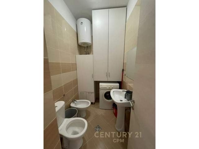 Tirane, jepet me qera apartament 2+1+BLK Kati 4, 76 m² 800 Euro (Komuna e Parisit)