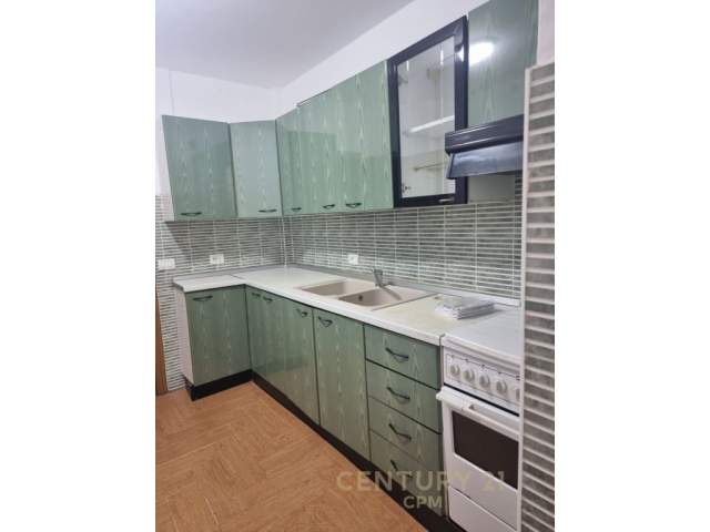 Tirane, jepet me qera apartament 1+1 Kati 1, 70 m² 350 Euro (PRANE GLOBE RRUGA E KAVAJES)
