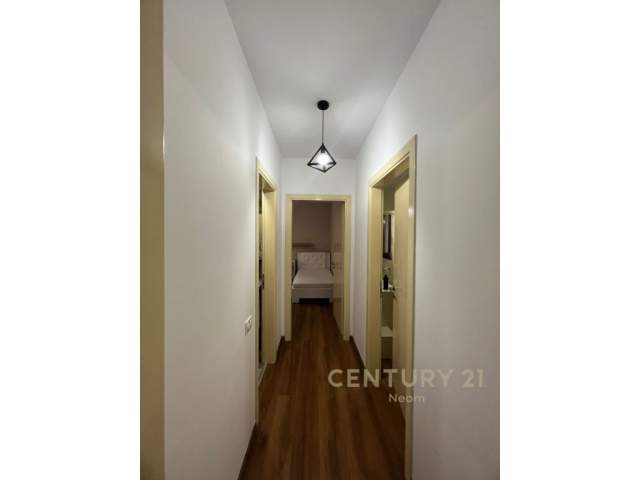 Tirane, jepet me qera apartament 2+1 Kati 2, 550 Euro (kopshti botanik)