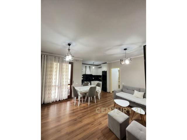 Tirane, jepet me qera apartament 2+1 Kati 2, 550 Euro (kopshti botanik)