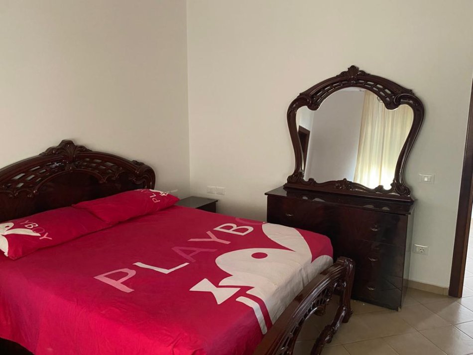 Tirane, jepet me qera apartament 3+1 Kati 3, 140 m² 650 € (Qytet Studenti)