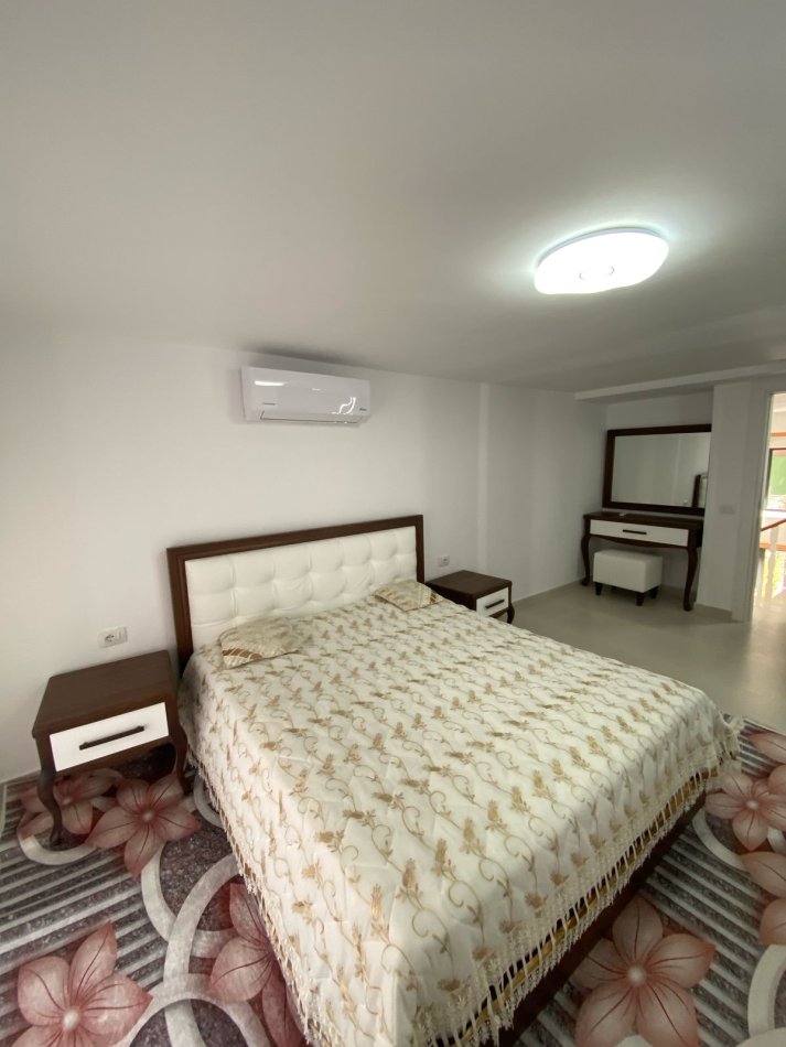 Tirane, jepet me qera apartament duplex 2+1+Aneks+Ballkon Kati 1, 140 m² 800 € (Kodra e Diellit 2)