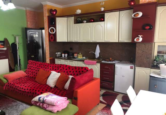 Vlore, shitet apartament 117 m² 135.000 Euro