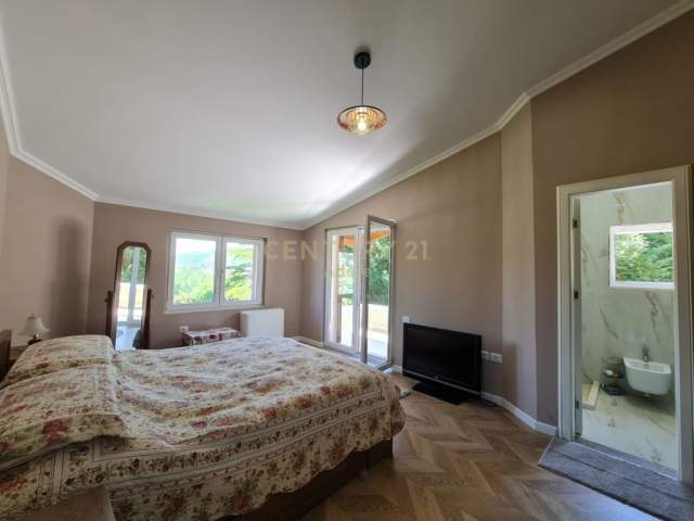 Tirane, jepet me qera Vile 2 Katshe Kati 0, 2.500 Euro (Peze Helmes)