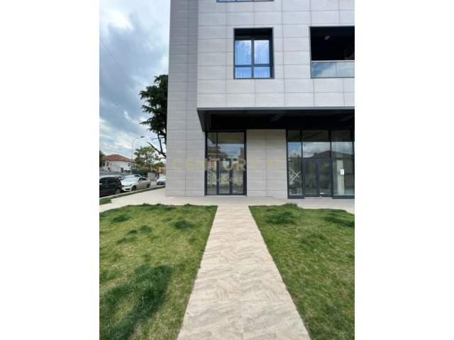 Tirane, Shesim Ambient Komercial Kati 0, 92 m² 330.000 Euro (Shkolla e kuqe, prane Pazarit te Ri.)
