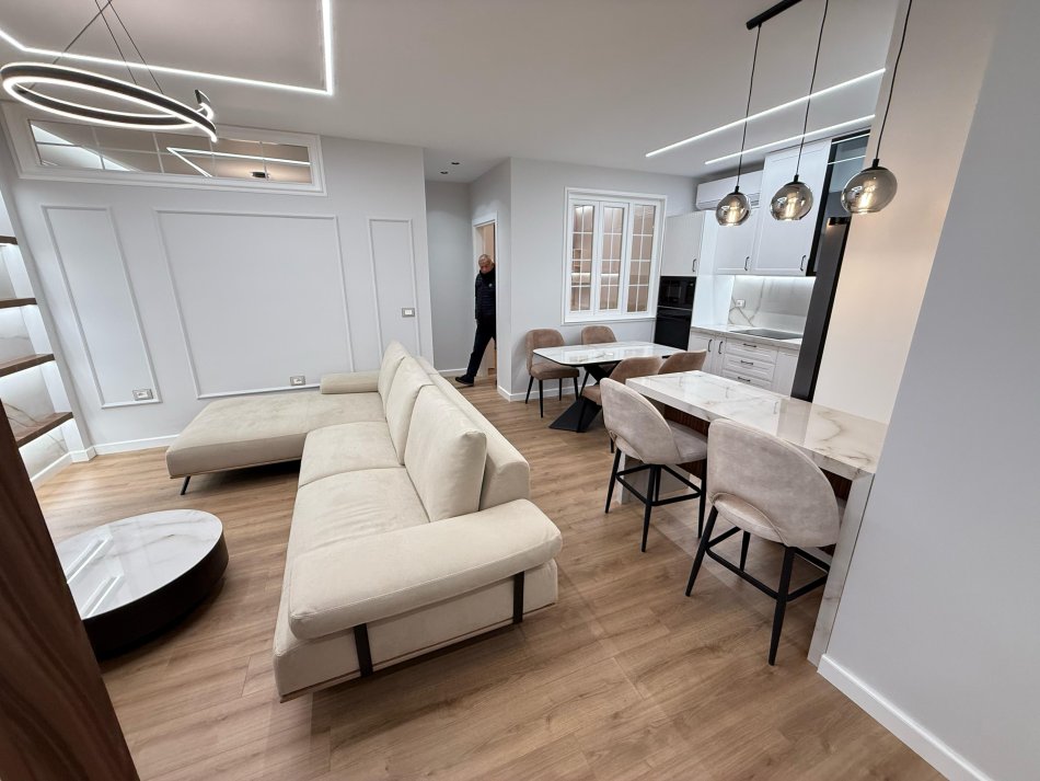 Tirane, jepet me qera apartament 2+1 Kati 4, 90 m² 800 € (selvia)
