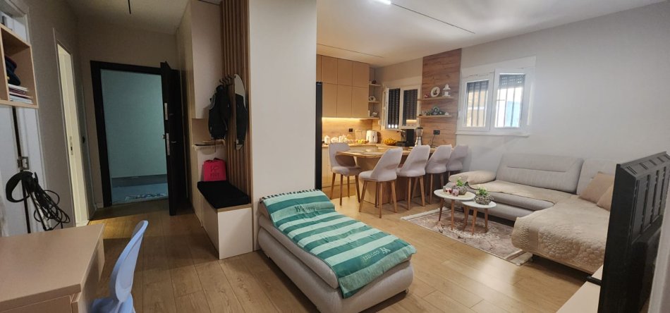 Tirane, shitet apartament 2+1 Kati 0, 97 m² 135.000 € (Prane Komisariatit nr. 4, Tirane)