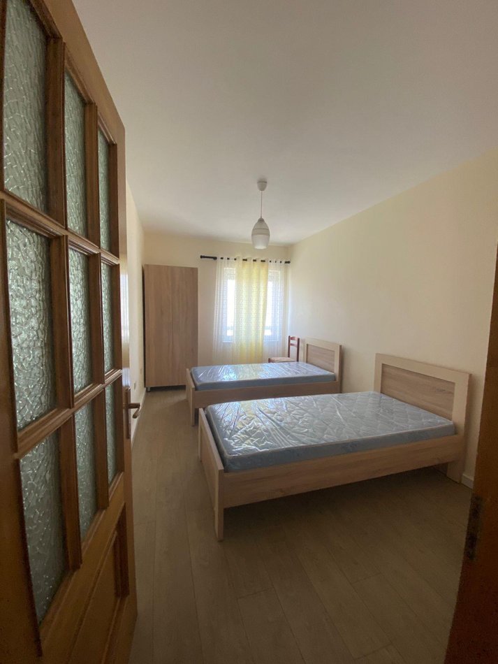 Tirane, jepet me qera apartament 2+1+Ballkon Kati 7, 100 m² 450 € (Laprake , Rruga Dritan Hoxha)