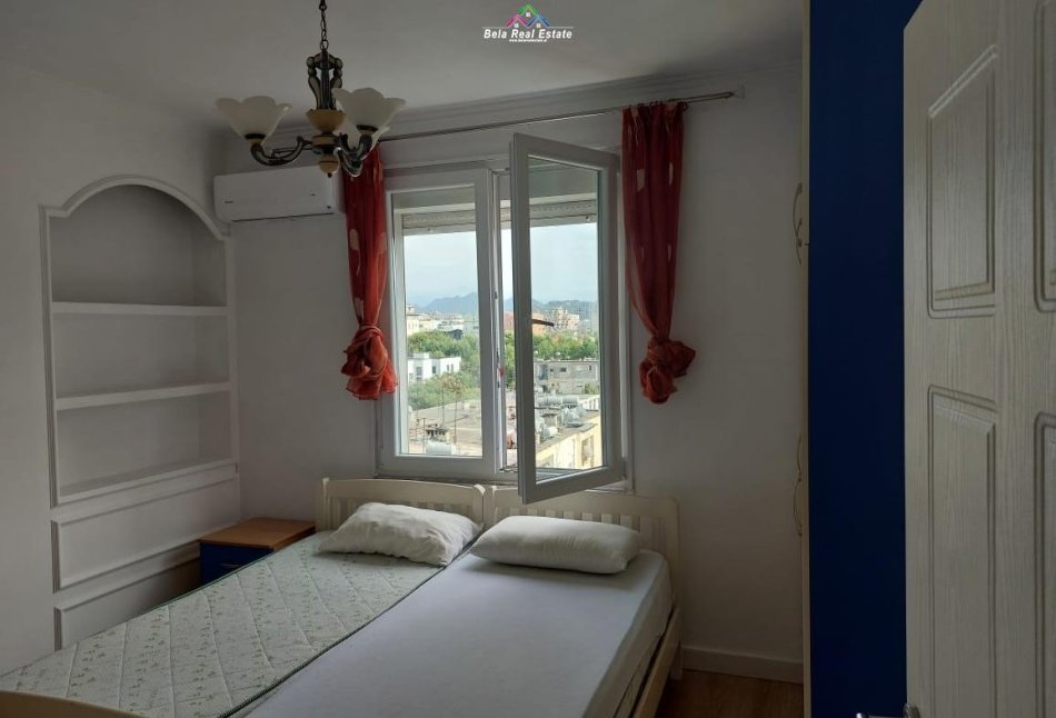 Tirane, jepet me qera apartament 3+1 Kati 6, 150 m² 1.200 € (Myslym Shyri)