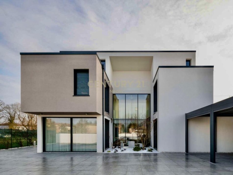 Tirane, shitet , 600 m² 120.000 € (në zonën e Saukut, 5 min larg TEG.)