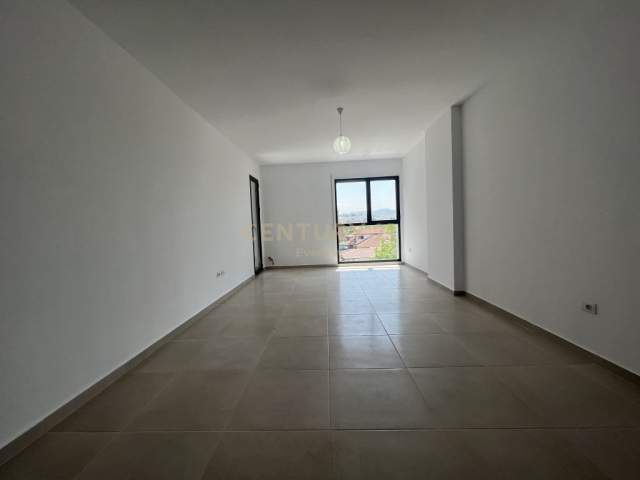 Tirane, jepet me qera apartament 1+1+BLK Kati 3, 75 m² 350 Euro (Zirkon, Tirane)
