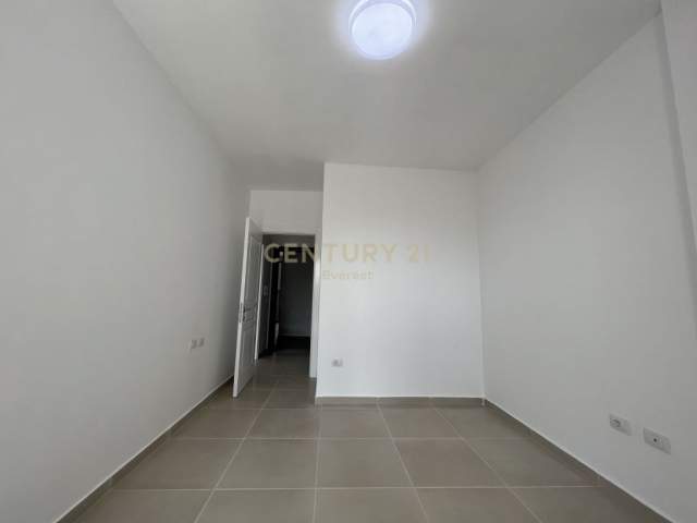 Tirane, jepet me qera apartament 1+1+BLK Kati 3, 75 m² 350 Euro (Zirkon, Tirane)