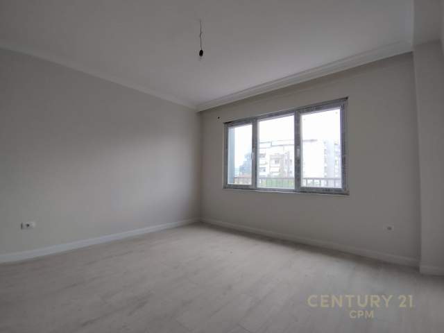 Tirane, jepet me qera apartament 110 m² 900 Euro (PAZARI I RI)