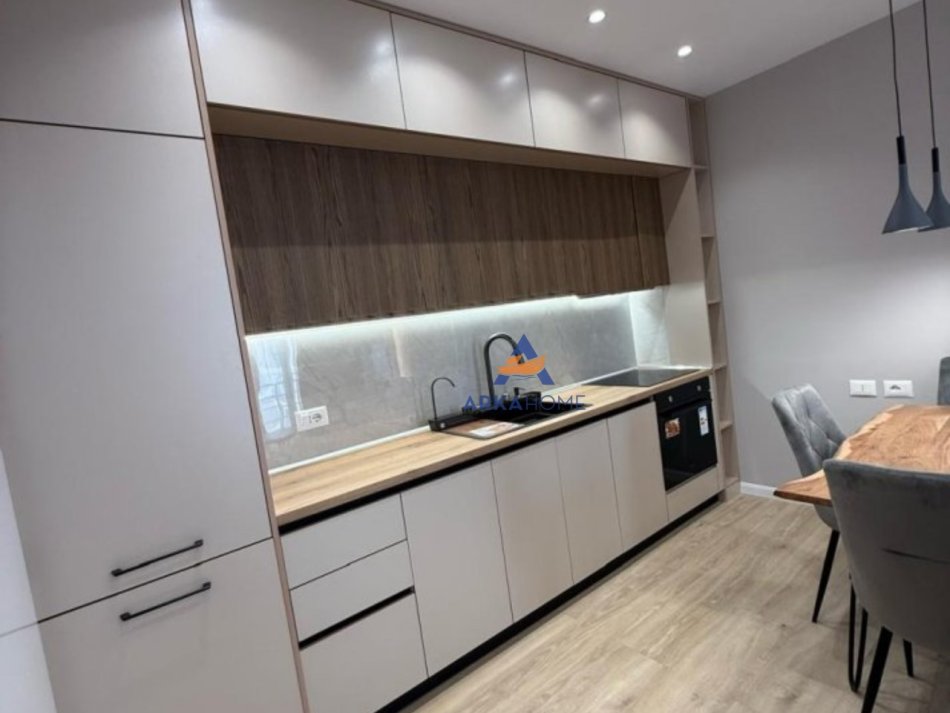 Tirane, jepet me qera apartament 1+1+Ballkon Kati 3, 50 m² 500 € (YZBERISHT)