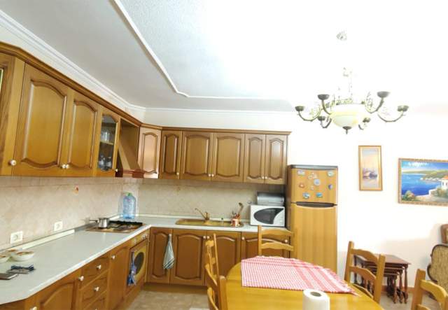 Tirane, shitet apartament 163 m² 180.000 Euro