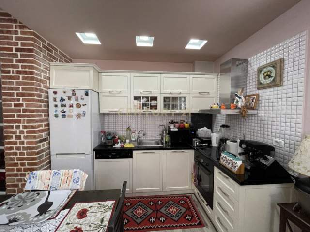 Tirane, shitet apartament 3+1+BLK Kati 3, 140.000 m² 140.000 Euro (Fresku)