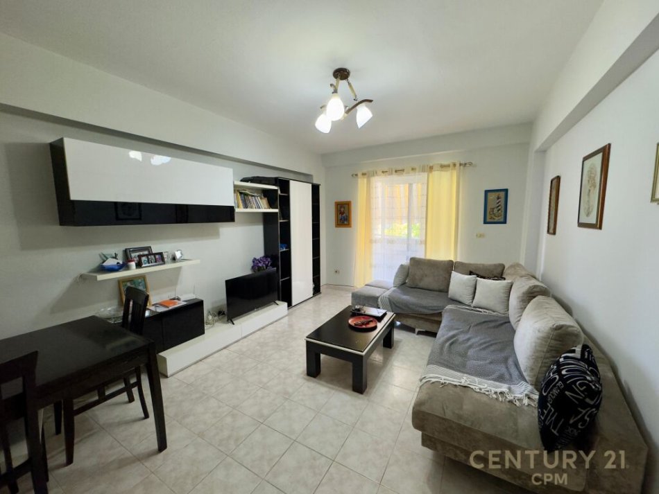 Tirane, jepet me qera apartament 2+1 Kati 2, 120 m² 600 € (Jepet me qira, apartament 2+1 prane sheshit Willson)