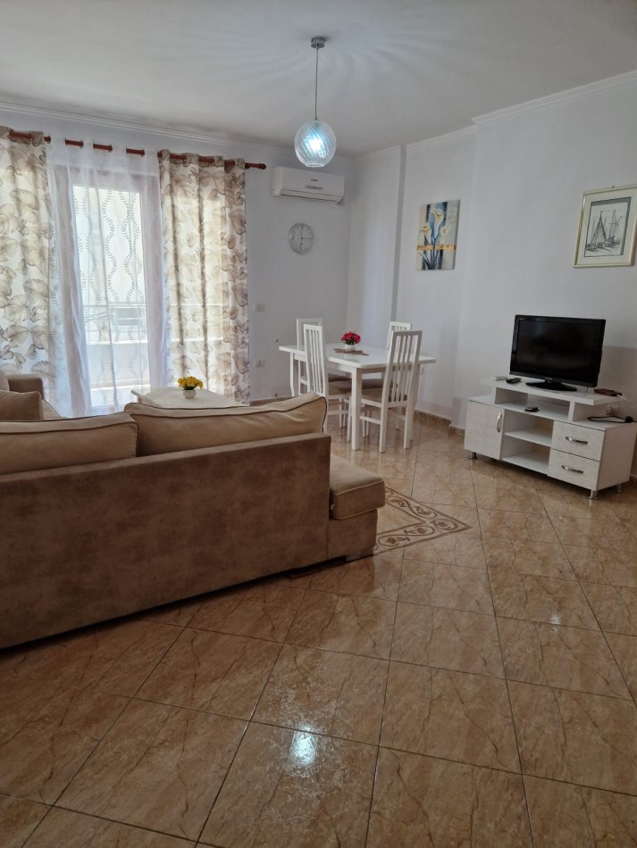 Tirane, jepet me qera apartament 2+1+2+Ballkon Kati 5, 92 m² 650 € (Rr. Islam Alla)