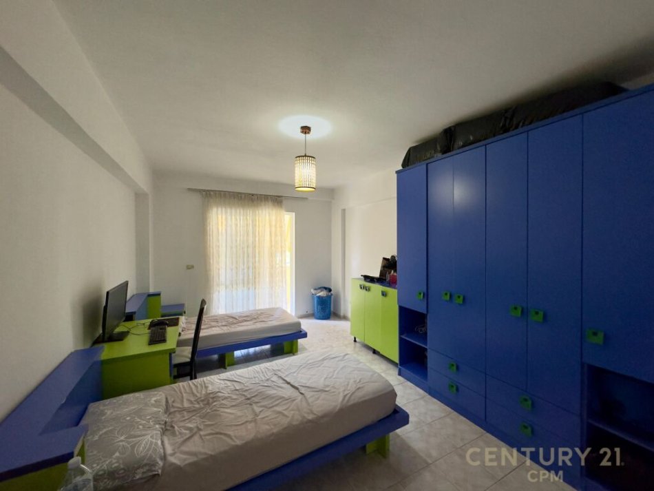 Tirane, jepet me qera apartament 2+1 Kati 2, 120 m² 600 € (Jepet me qira, apartament 2+1 prane sheshit Willson)