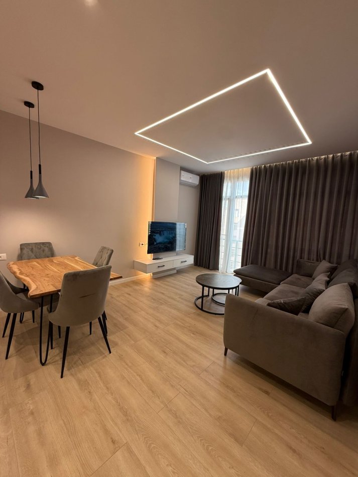 Tirane, jepet me qera apartament 1+1 Kati 8, 70 m² 450 € (yzberisht)