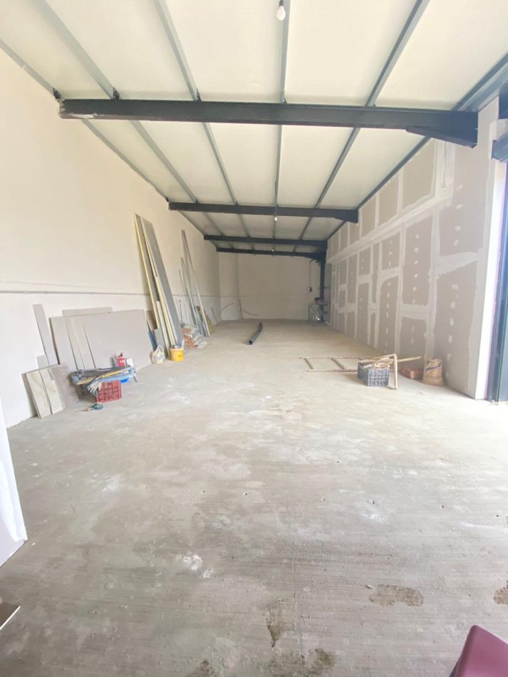Tirane, jepet me qera magazine Kati 0, 140 m² 800 € (Sauk)