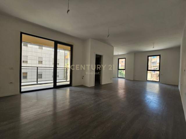 Tirane, shitet apartament 1+1+BLK Kati 1, 76 m² 190.000 Euro (Rruga E Kosovareve)